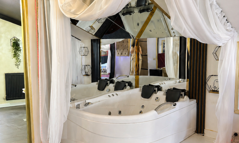 Deluxe room PINK 10 cu jacuzzi