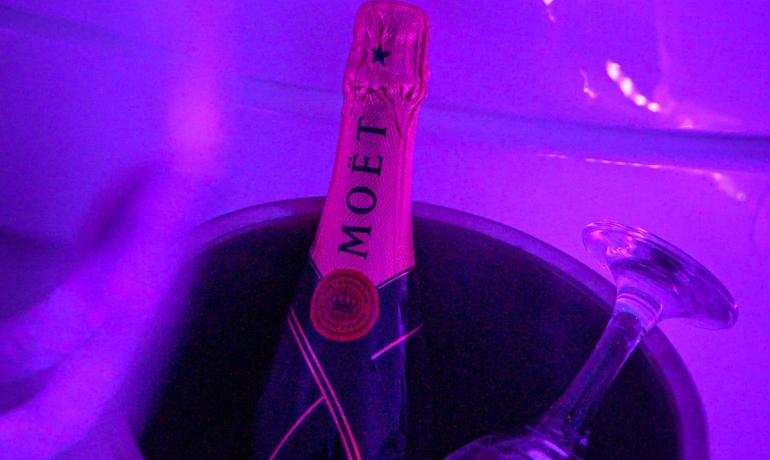 Deluxe room PINK 10 cu jacuzzi